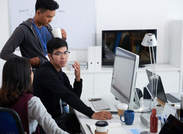 group of it support team discussing something